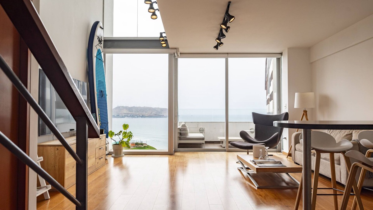 Santa Cruz Apartment | ❤️STUNNING Oceanfront❤️ Balcony I Smartlock I 4KTV