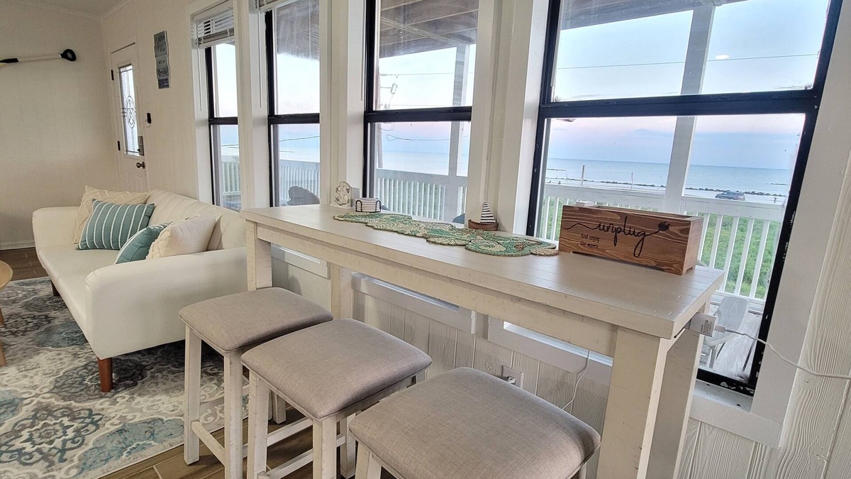 Lakeview  Jefferson County House | Stunning Oceanfront Beach House near Holly Beach w/balcony & awesome beach decor
