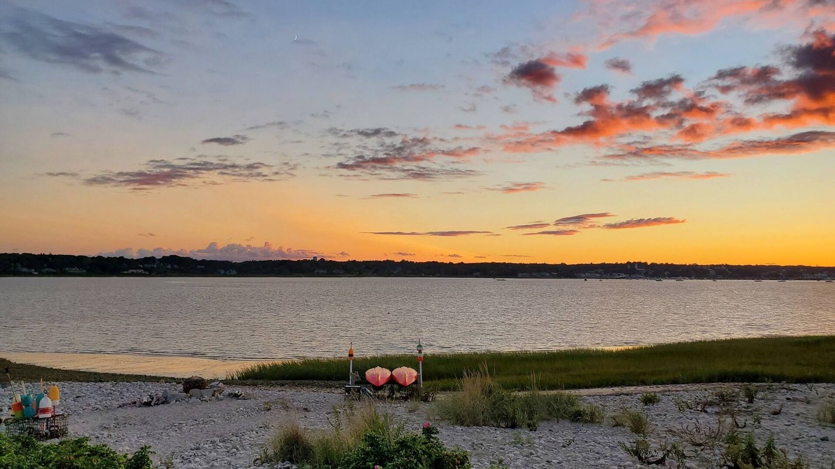 Plymouth House | Stunning Oceanfront Gem, surrounded by water, unparelled location