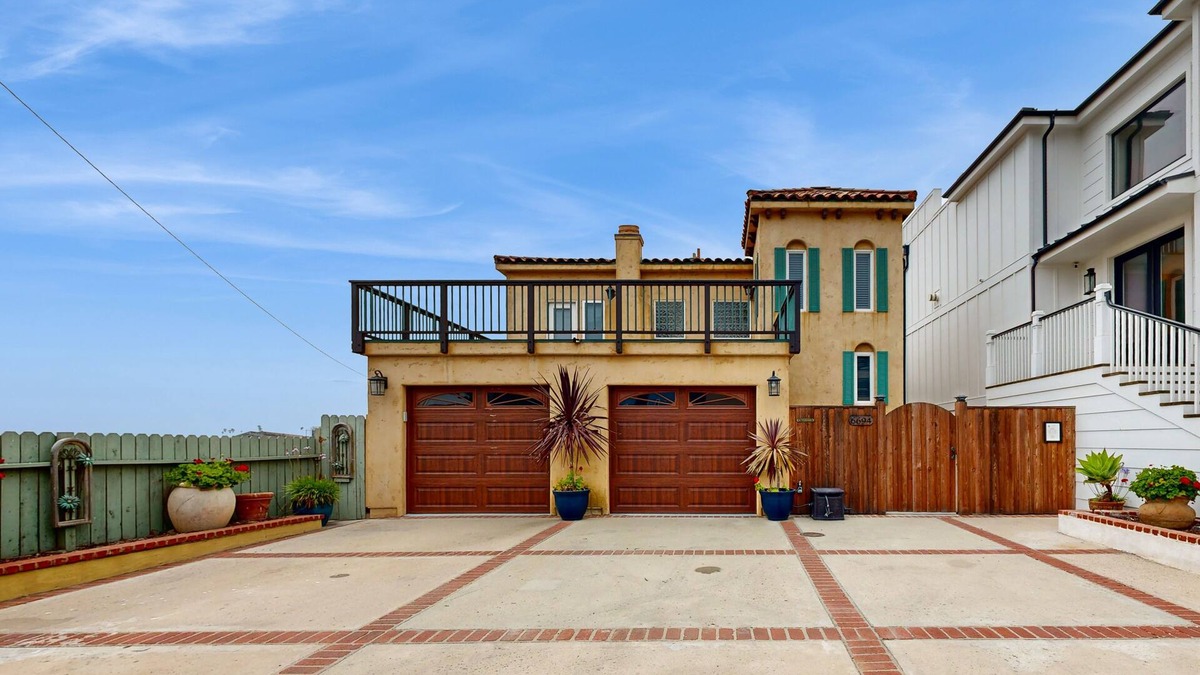 Mussel Shoals House | Stunning oceanfront view in every room, steps to beach, 15 mins to Santa Barbara