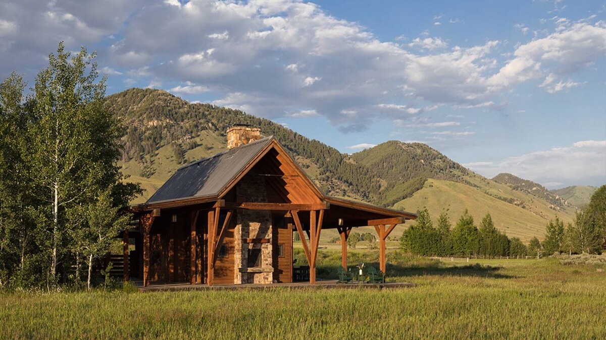 South Park Villa | Stunning One Bedroom Cabin on Private, Seven Plus Acre Parcel South of Jackson.