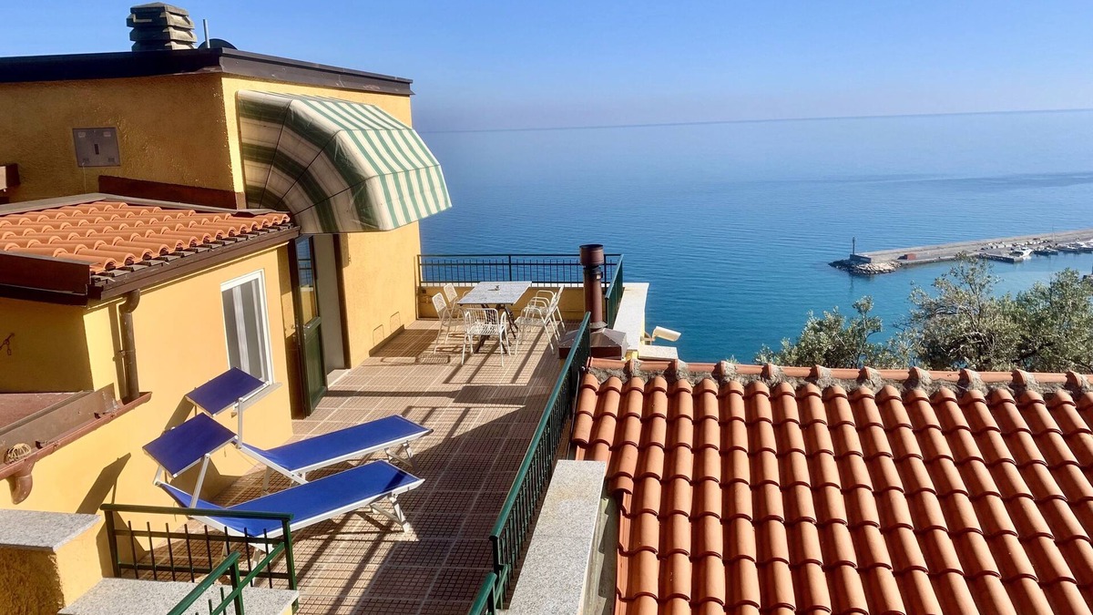 Finale Ligure Apartment | Stunning panoramic terrace overlooking the sea