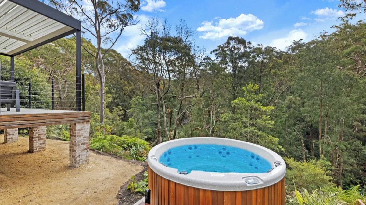 Galston House | Stunning Peaceful Holiday Haven set on acreage with nearby Waterfall and Jacuzzi