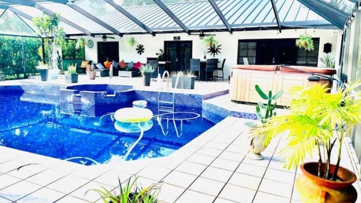 Wellington House | Stunning Pool Cottage in heart of Wellington and the Polo Grounds WEF2024