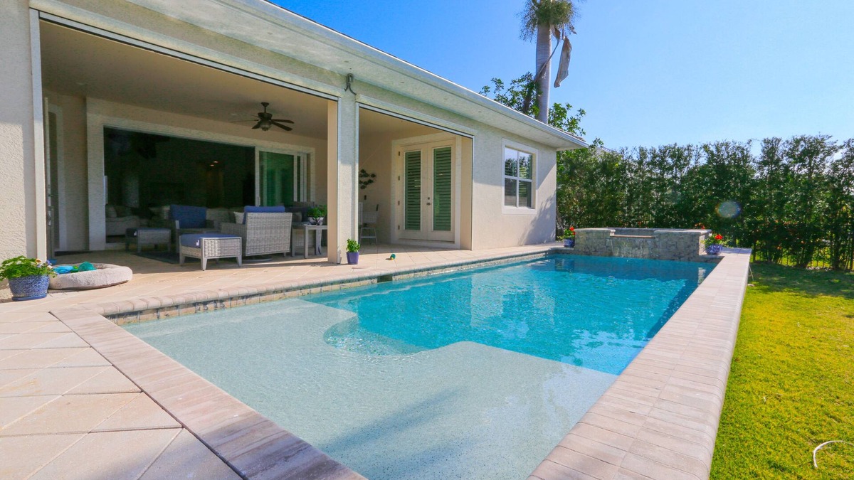 Royal Harbor House | STUNNING POOL HOME, 4 BEDS/4 BATHS, DOWNTOWN NAPLES, FL