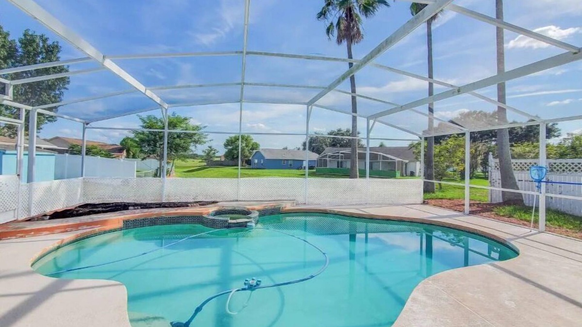 Briargrove House | Stunning Pool House near Disney