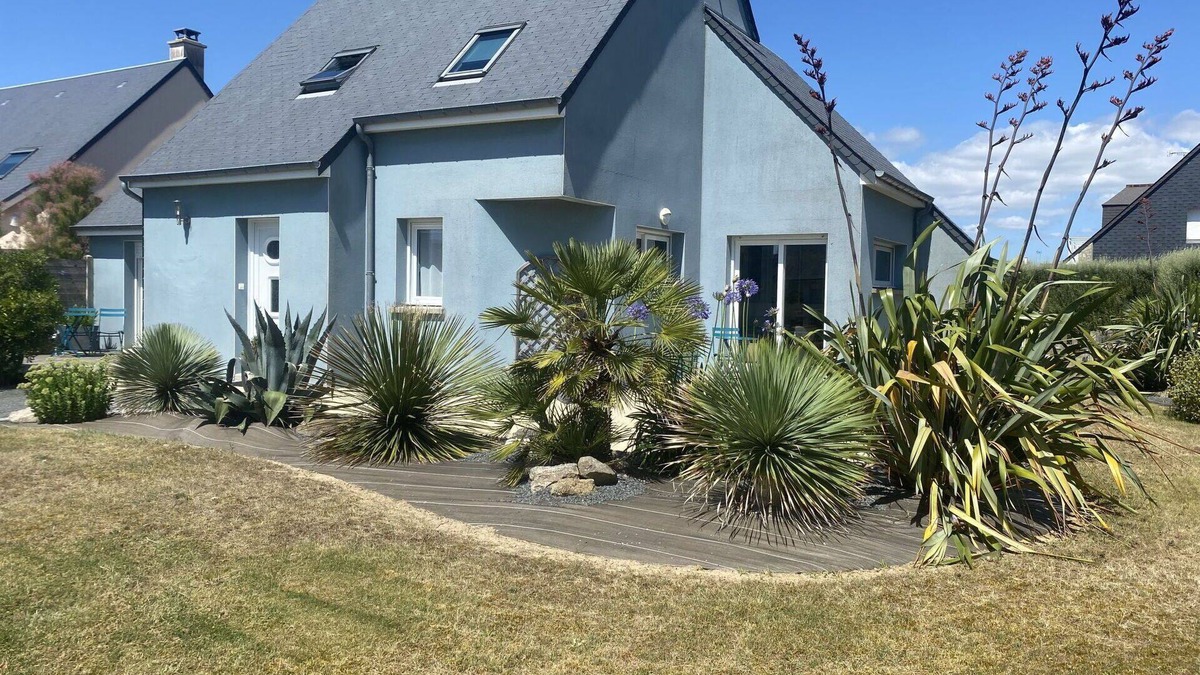 Bretteville-sur-Ay House | Stunning private villa for 6 people with WIFI, TV, terrace and pets allowed