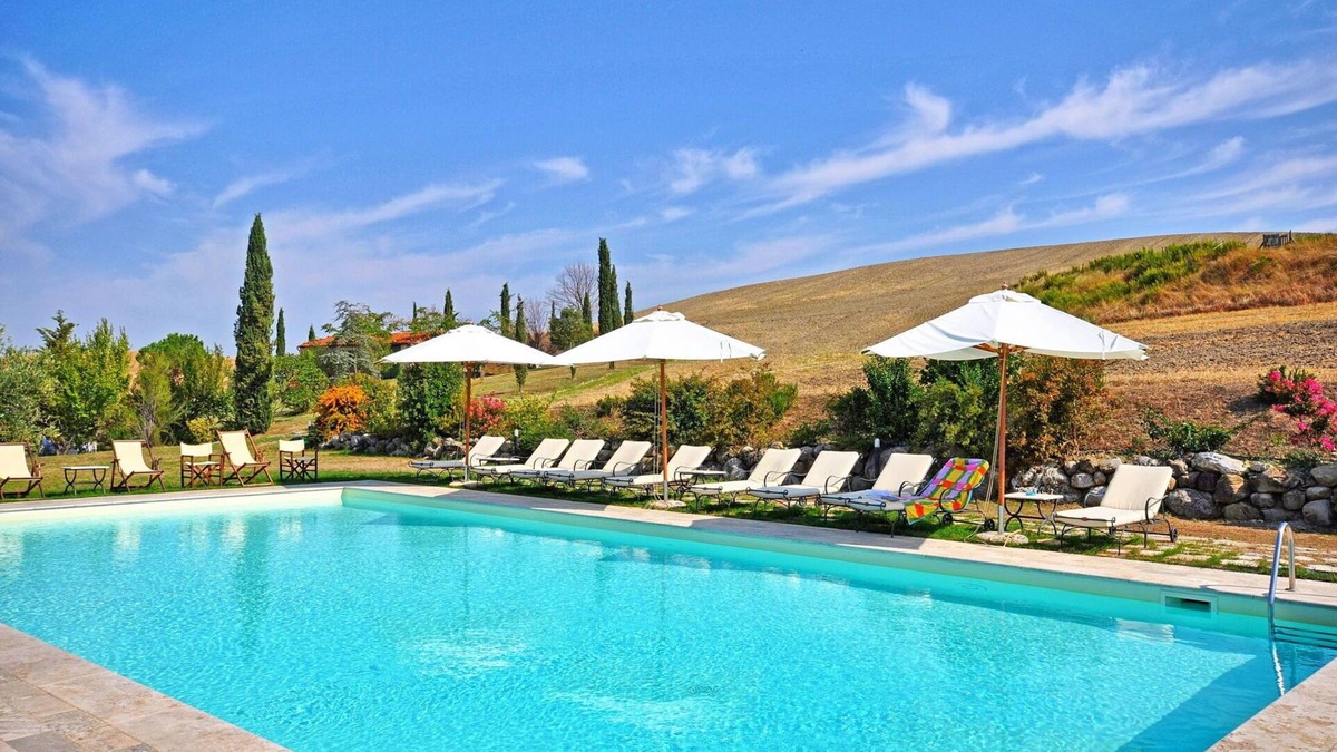 Gallina Villa | Stunning private villa with WIFI, private pool, TV, patio, panoramic view, close to Montepulciano