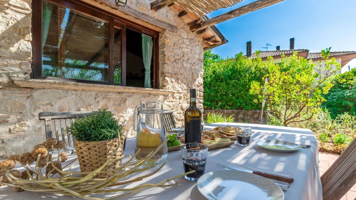 Mazzetelli Villa | Stunning private villa for 8 people with WIFI, TV, patio, panoramic view and parking, close to R.