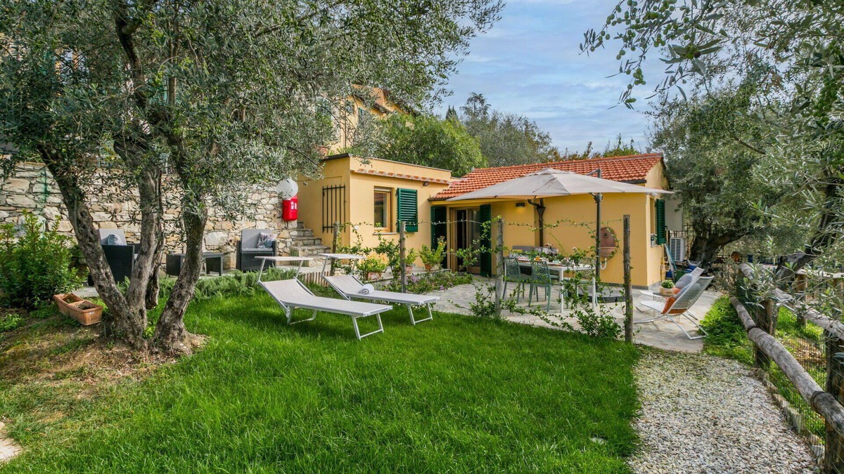 Sesto Fiorentino House | Stunning private villa for 4 guests with WIFI, A/C, pool, TV and panoramic view