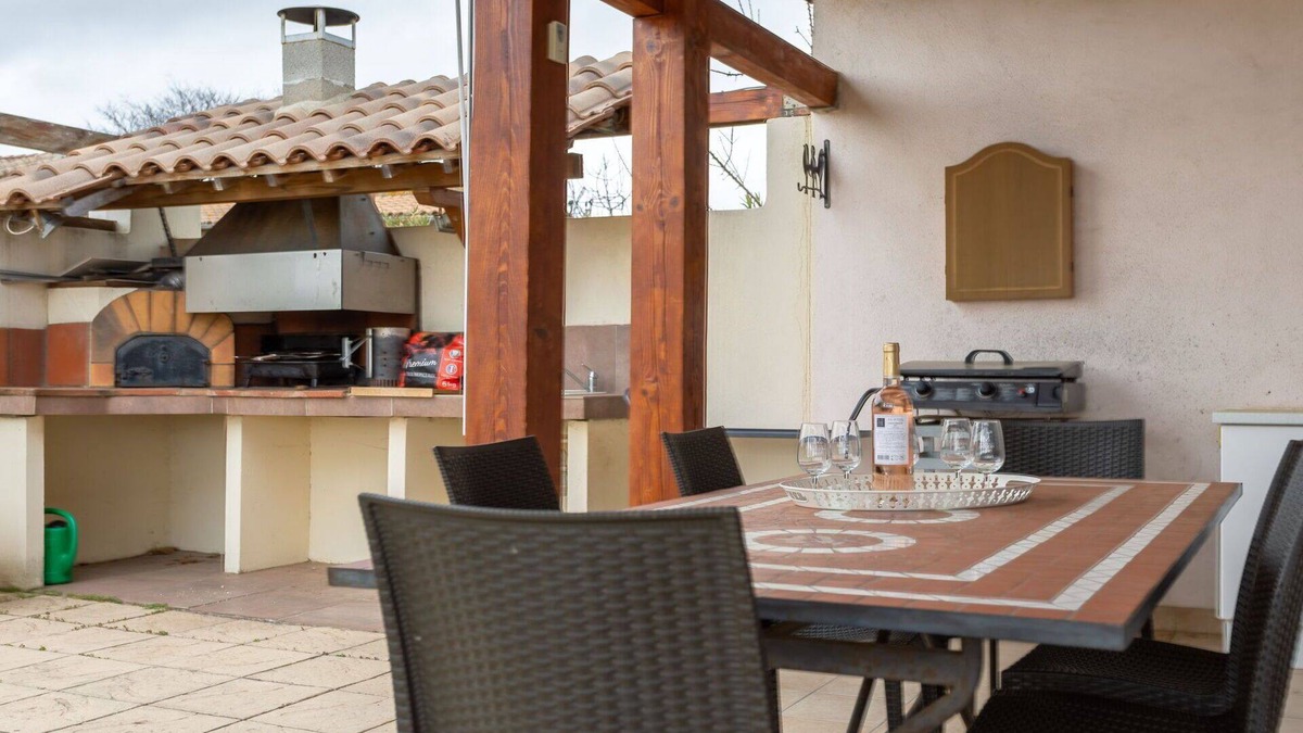 Alignan-du-Vent Villa | Stunning private villa for 8 people with private pool, A/C, WIFI, TV and terrace