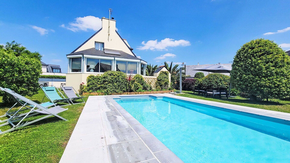 Auray Quiberon Terre Atlantique House | Stunning private villa for 8 guests with private pool, WIFI, TV, terrace and pets allowed