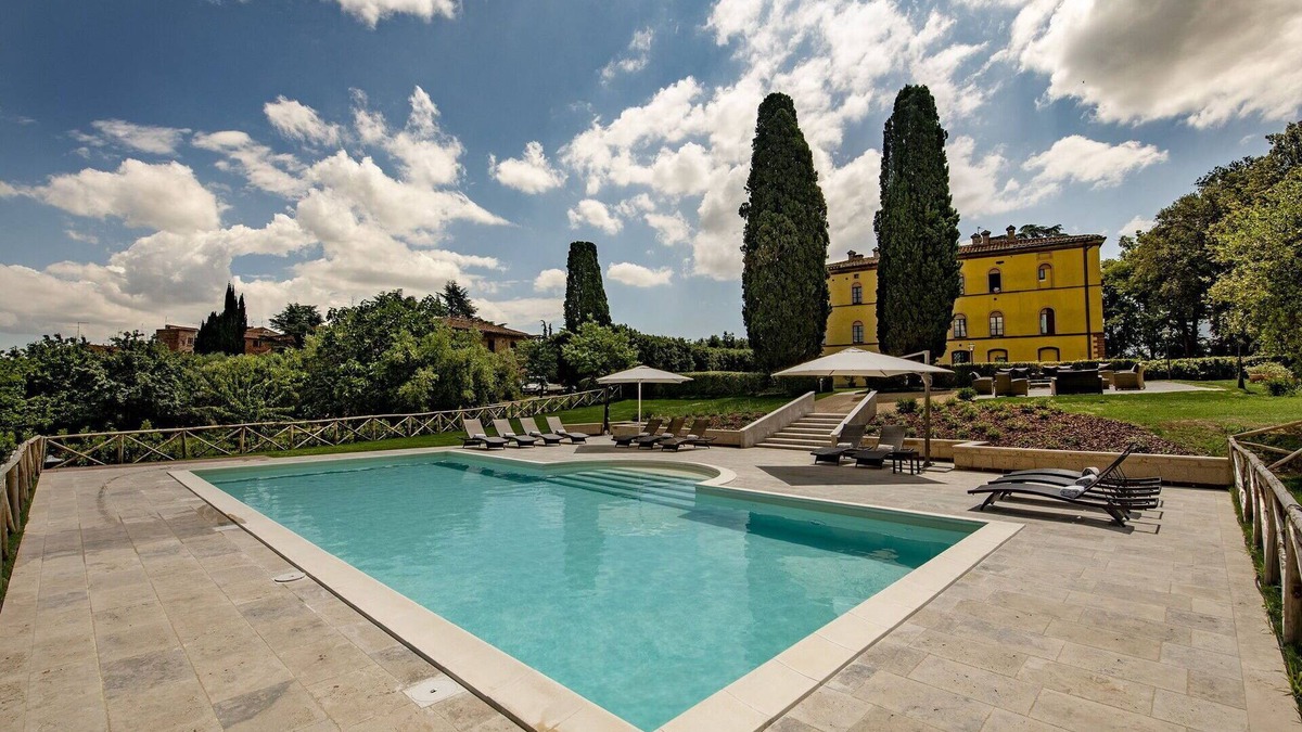 Torrita di Siena Villa | Stunning private villa with A/C, hot tub, WIFI, private pool, TV, patio, close to Montepulciano