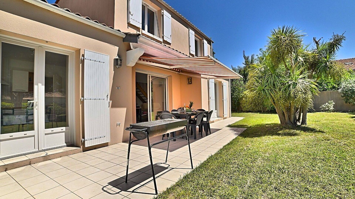 La Remigeasse House | Stunning private villa for 8 people with WIFI, TV, terrace and pets allowed