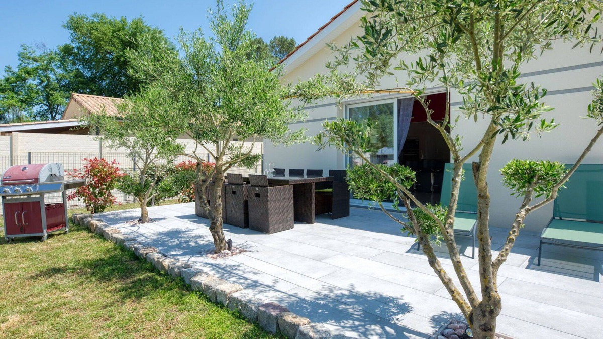 Lesparre-Medoc House | Stunning private villa for 4 people with A/C, TV and terrace