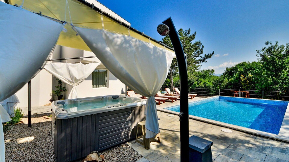 Sveti Vid Dobrinjski Villa | Stunning private villa with A/C, WIFI, private pool, hot tub, TV, terrace, pets allowed and park.
