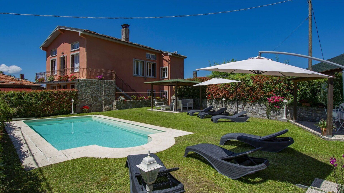 Montefegatesi House | Stunning private villa with WIFI, private pool, TV, patio, pets allowed and panoramic view