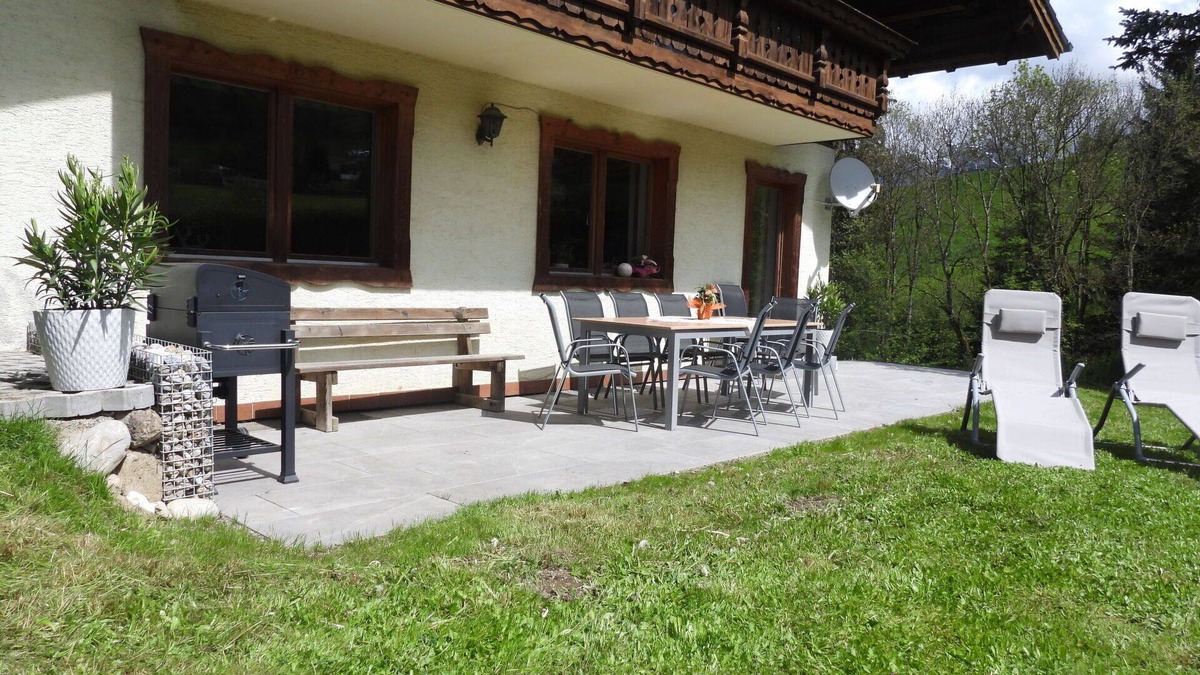 Bischofshofen House | Stunning private villa for 9 people with WIFI, TV, terrace, pets allowed and panoramic view