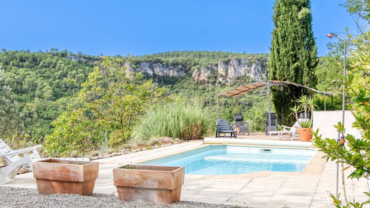 Chateaudouble House | Stunning private villa for 6 people with private pool, TV and patio