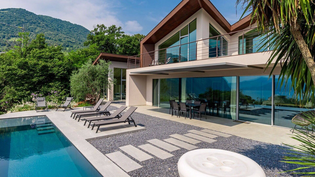 Riva di Solto Villa | Stunning private villa for 10 guests with WIFI, hot tub, private pool, TV and patio