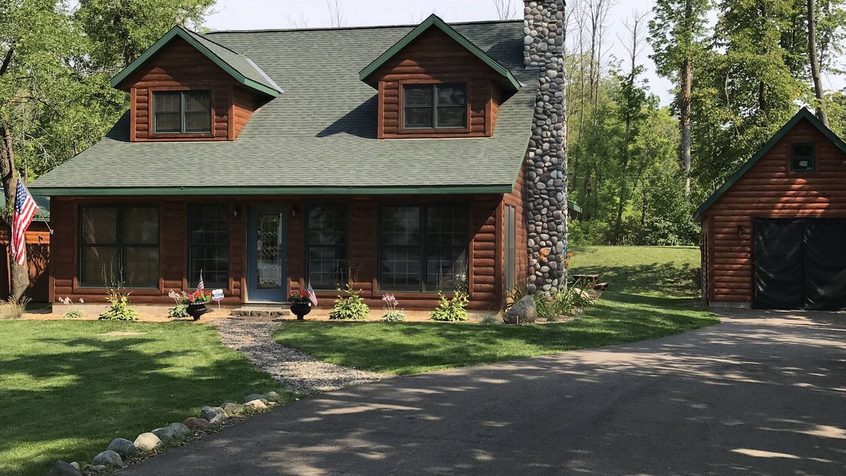 Bayview Cabin | Stunning private lake home located on beautiful Cove Bay.