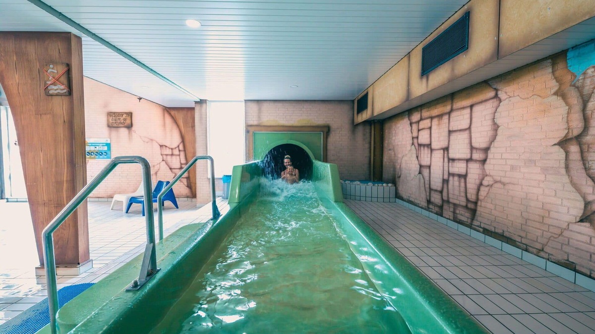 Municipality of Waalwijk House | Stunning private villa for 4 guests with WIFI, pool, TV and terrace