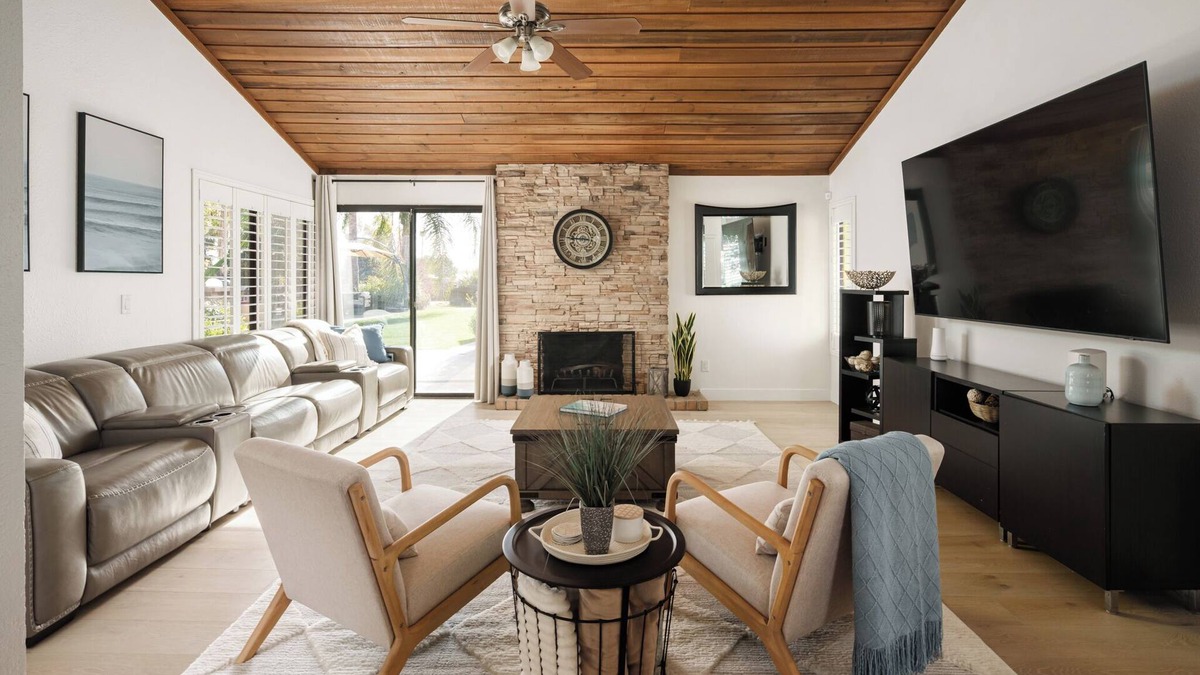 San Marcos House | Stunning Private Resort with a Pool and Hot Tub