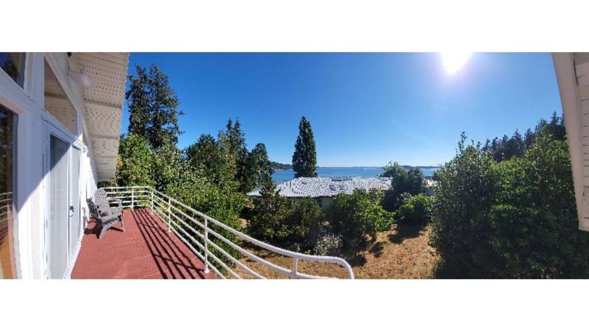 Vaughn Apartment | Stunning Private Studio apartment overlooking Puget Sound