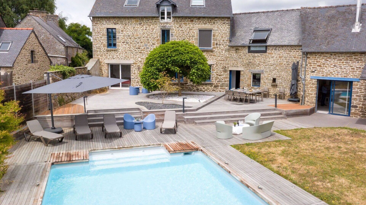 Le Tronchet Villa | Stunning private villa for 12 people with private pool, WIFI, TV and terrace