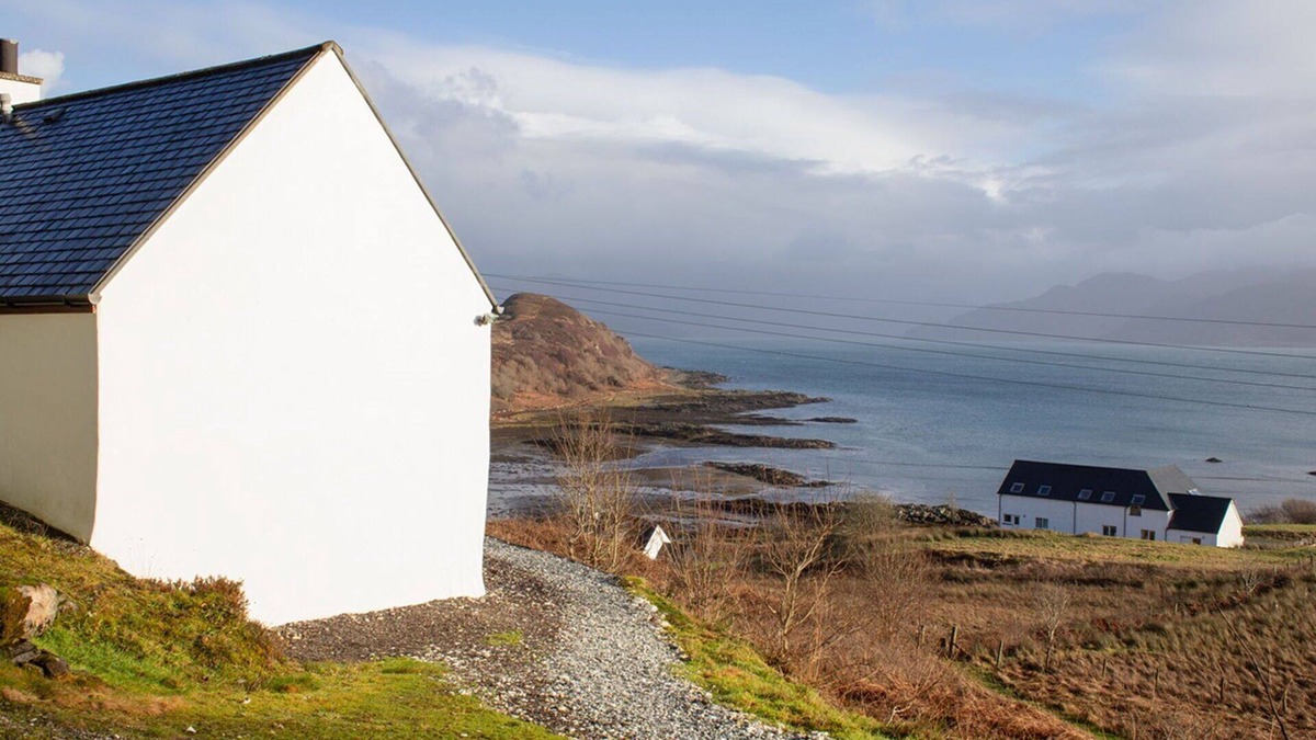 Breakish House | Stunning private villa for 6 people with WIFI and TV