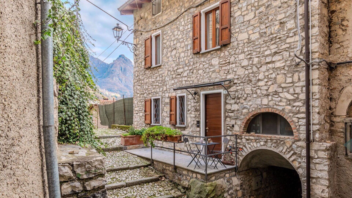 Valsolda House | Stunning private villa for 6 people with WIFI, TV, terrace and pets allowed