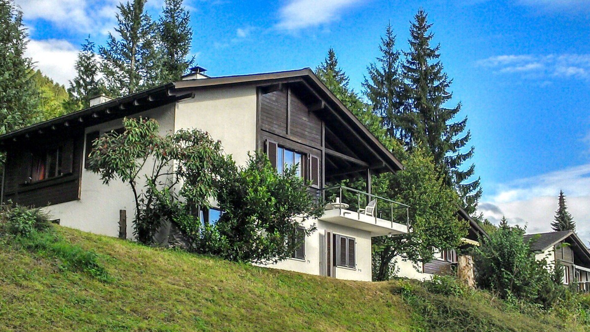 Gommiswald House | Stunning private villa for 8 people with WIFI, TV, patio, pets allowed and panoramic view
