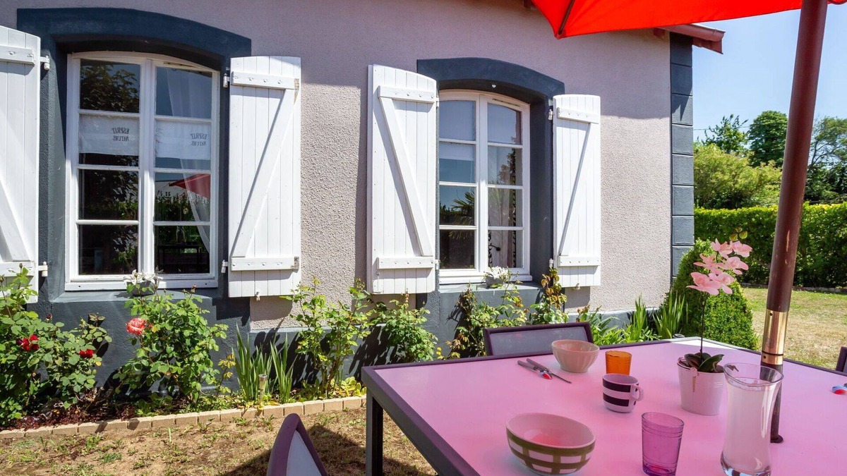 Champeaux House | Stunning private villa for 4 people with TV and terrace