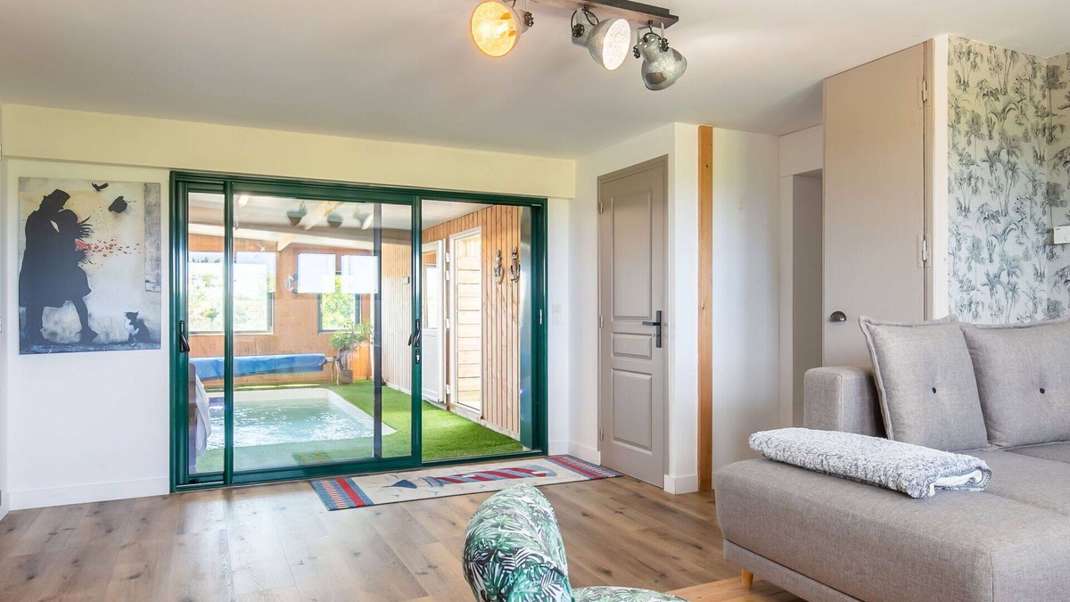 Guimaec House | Stunning private villa for 6 people with WIFI, private pool, TV, terrace and pets allowed