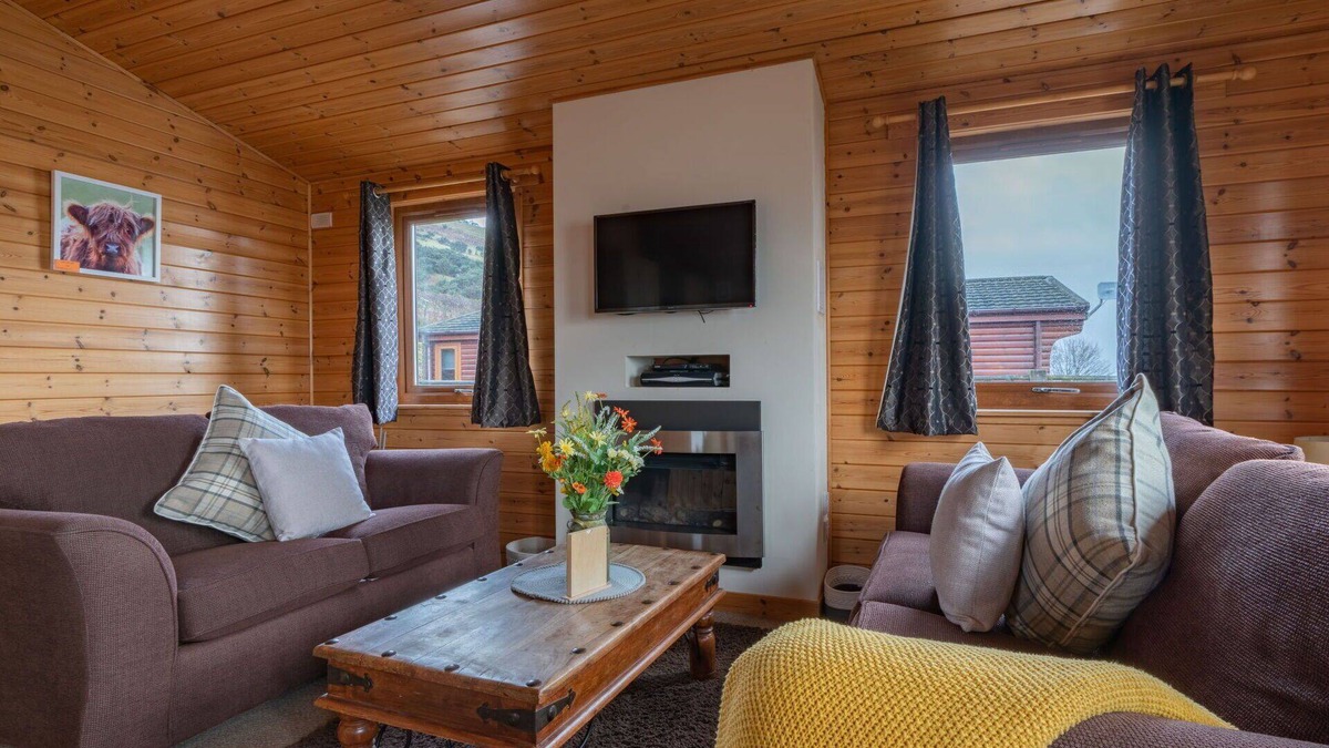 Kinross House | Stunning private villa for 6 guests with WIFI, TV, balcony and pets allowed