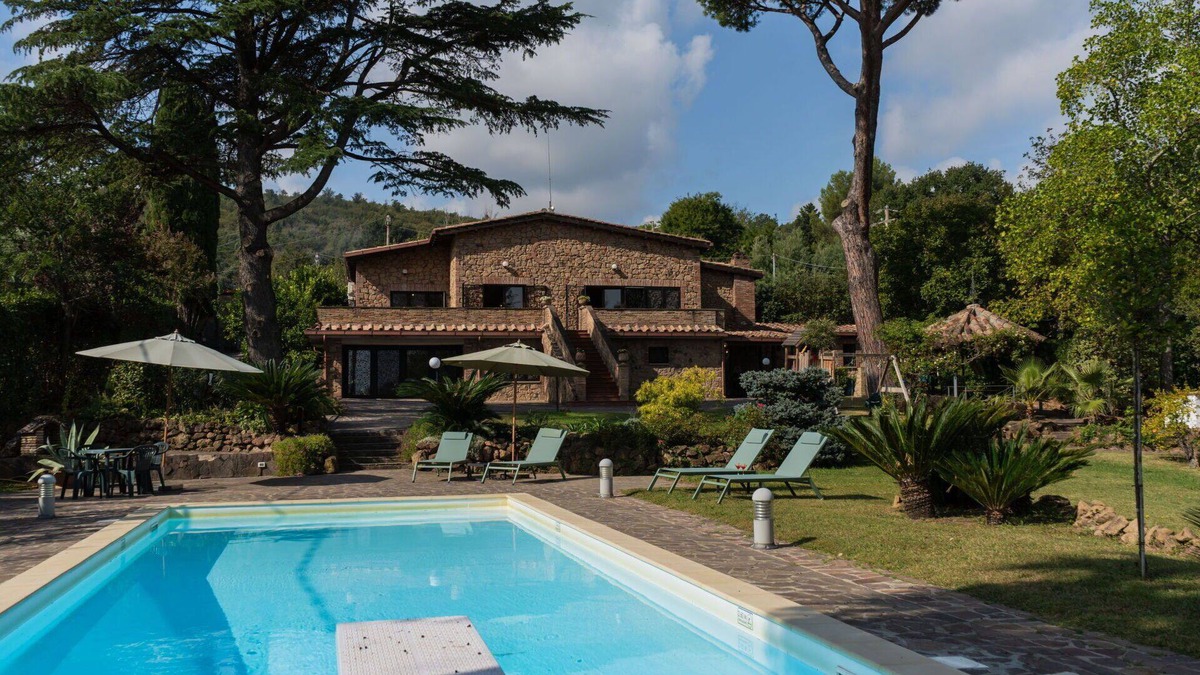 Lake Bracciano Villa | Stunning private villa for 8 people with private pool, A/C, WIFI, TV and terrace