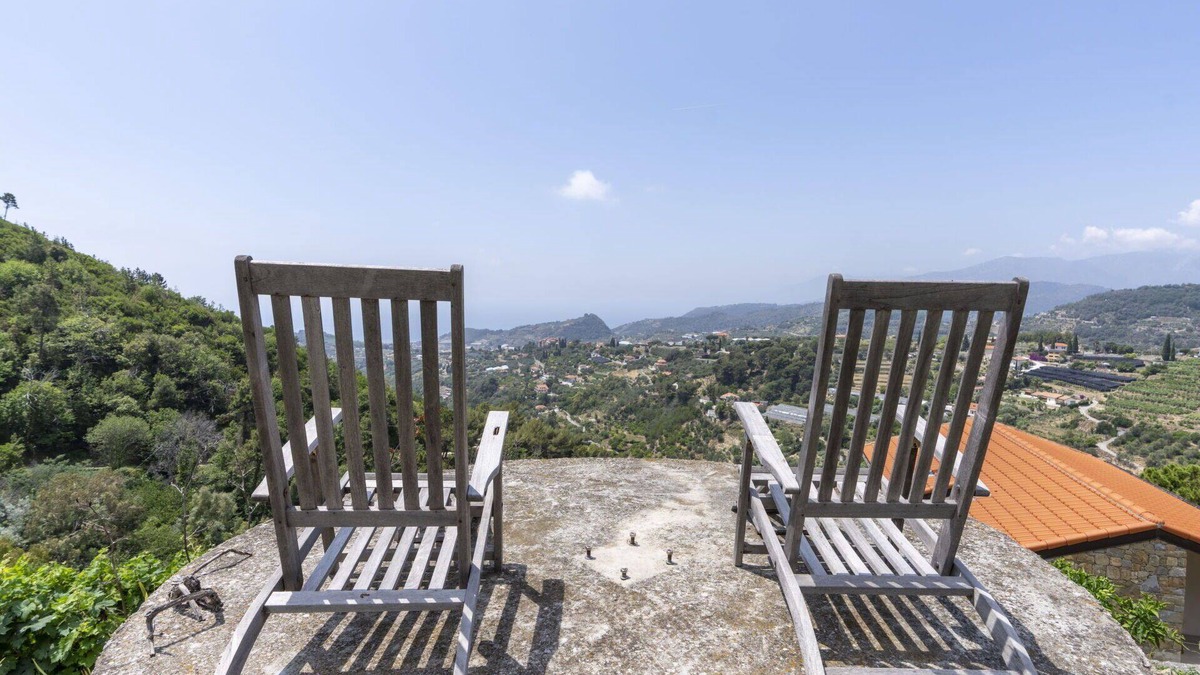 Vallebona House | Stunning private villa for 2 people with WIFI, terrace, pets allowed, panoramic view and parking