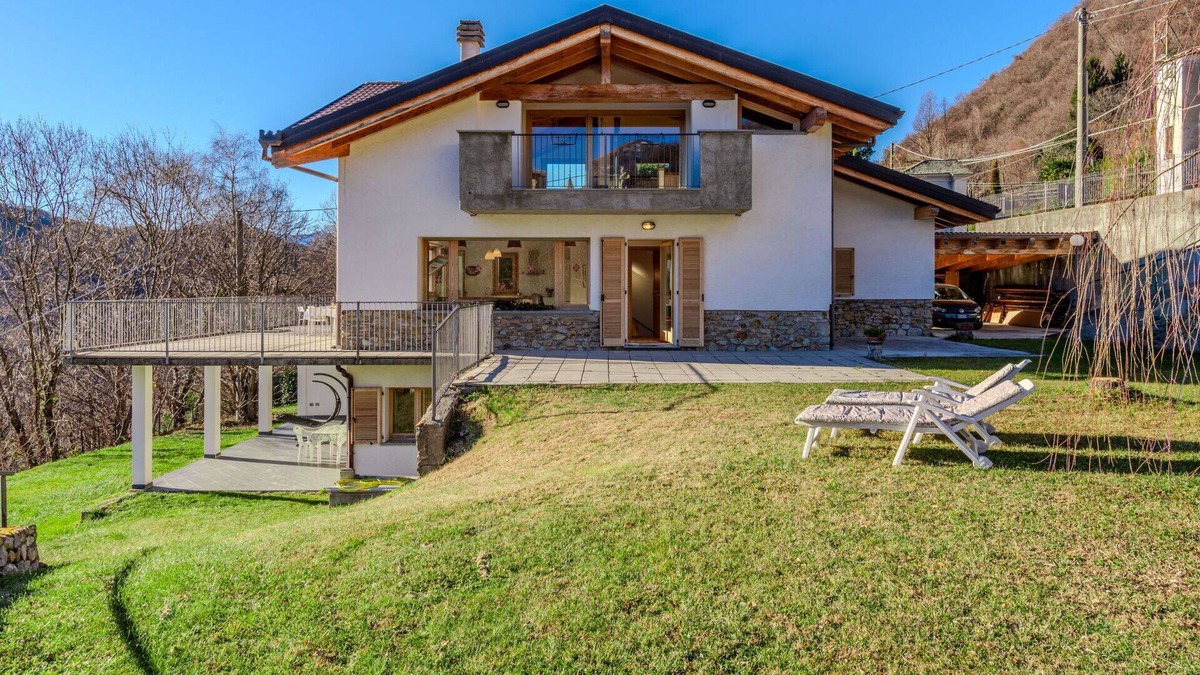 Vendrogno House | Stunning private villa for 9 guests with WIFI, terrace, pets allowed and parking