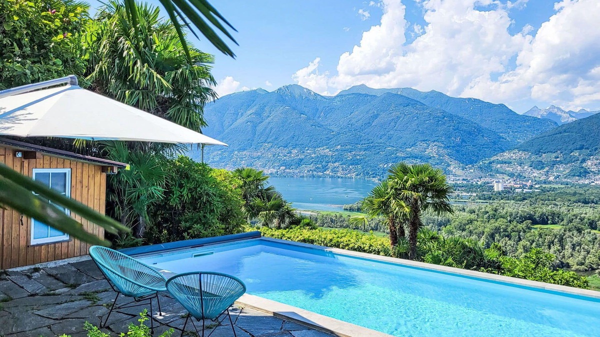 Magadino House | Stunning private villa with private pool, WIFI, TV, patio, pets allowed and panoramic view