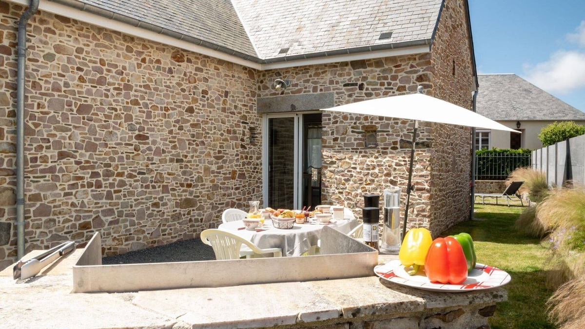 Creances House | Stunning private villa for 4 people with WIFI, TV and pets allowed
