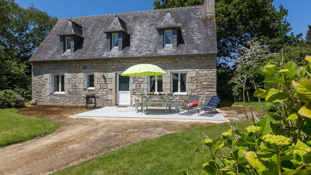 Sizun Villa | Stunning private villa for 5 people with WIFI, TV and pets allowed