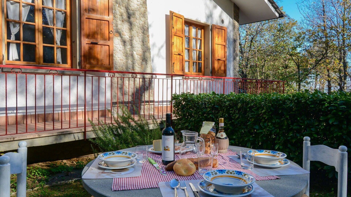 Macchino House | Stunning private villa for 8 people with WIFI, TV, patio and pets allowed