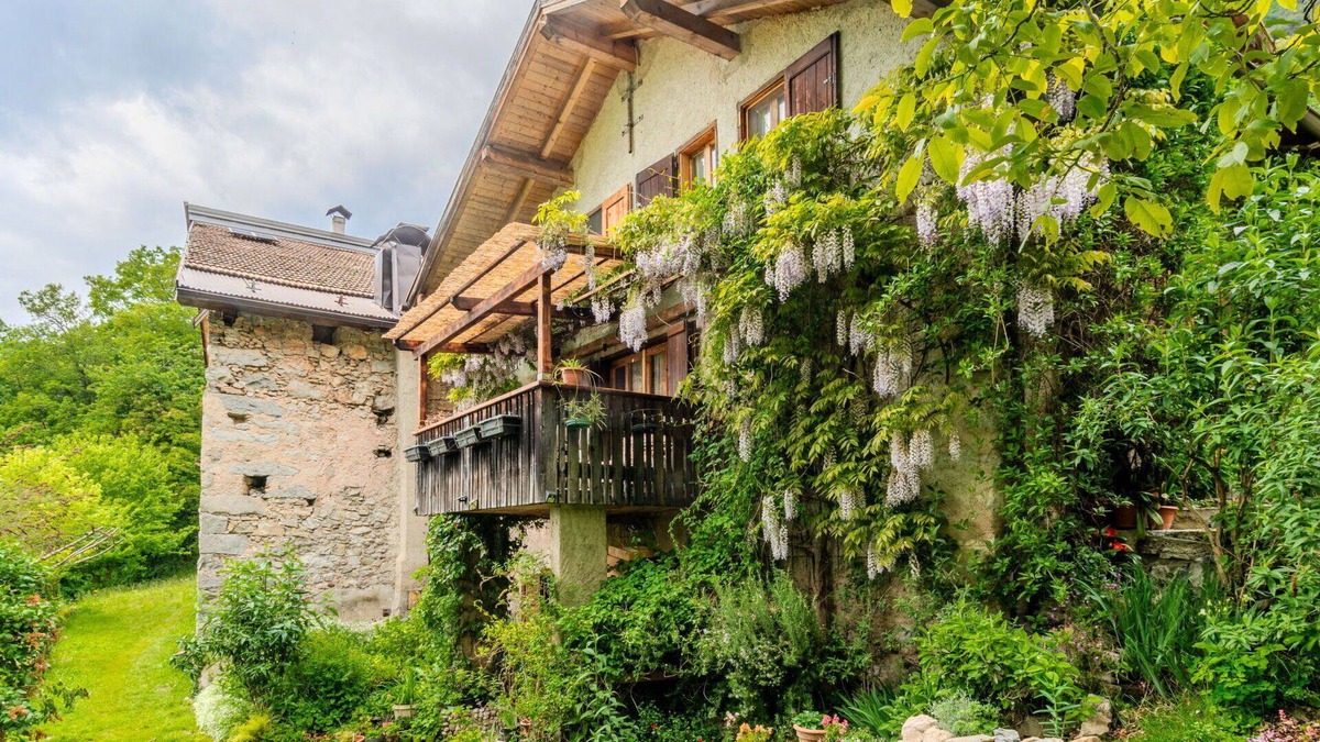Preore House | Stunning private villa for 6 people with TV, patio, pets allowed and panoramic view