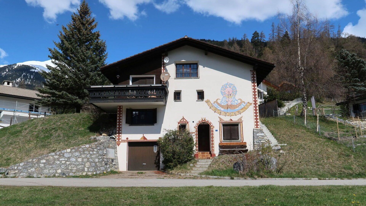 Alvaneu House | Stunning private villa for 8 people with WIFI, TV, patio, pets allowed and panoramic view