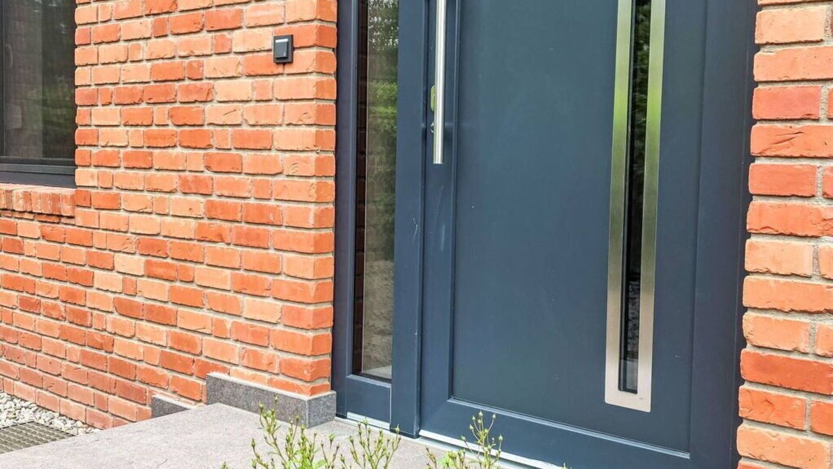 Karchow House | Stunning private villa for 3 guests with WIFI, terrace and parking