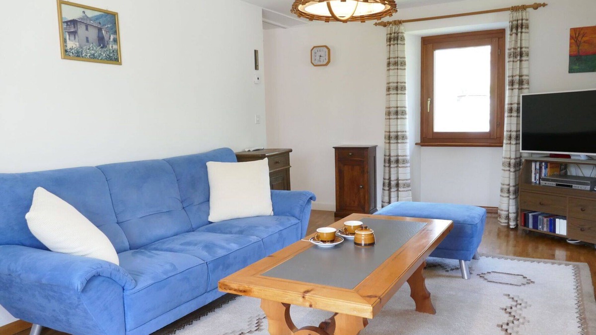 Grono House | Stunning private villa for 5 people with WIFI, TV, patio, pets allowed and panoramic view