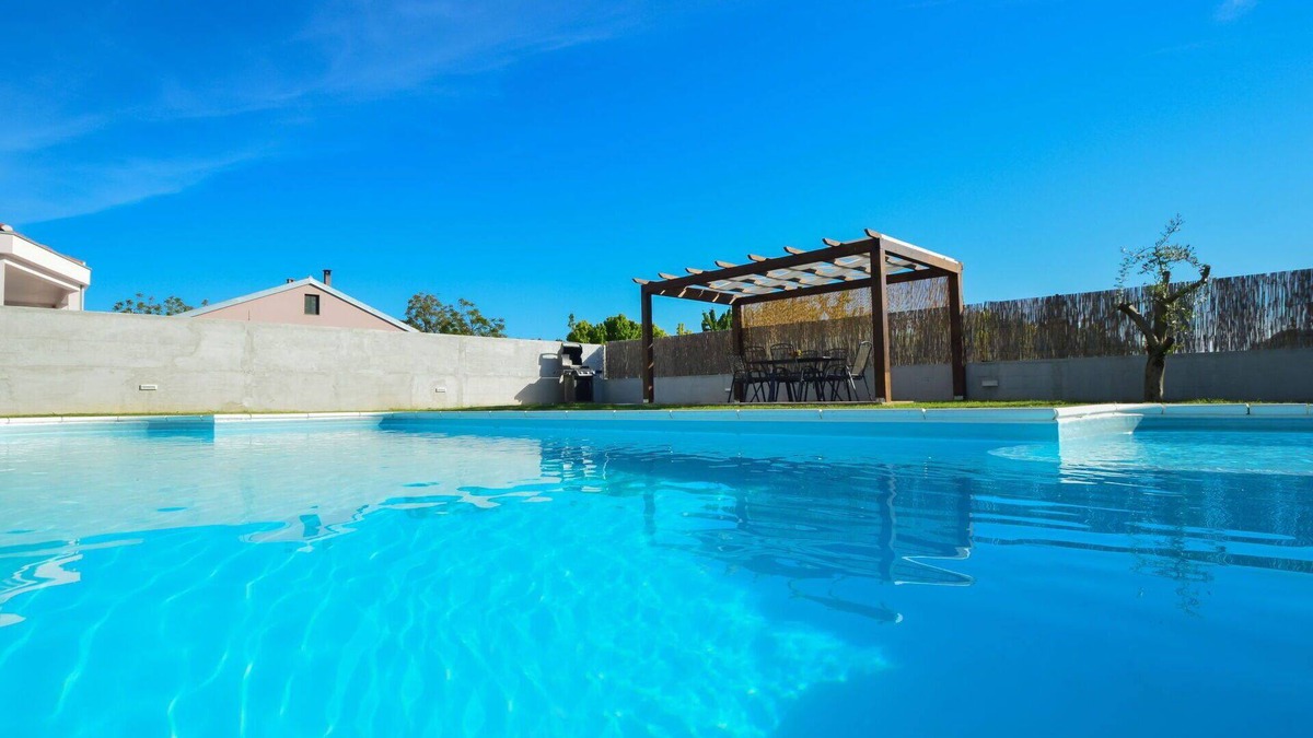 Smilcic House | Stunning private villa for 6 guests with A/C, WIFI, private pool, TV and terrace