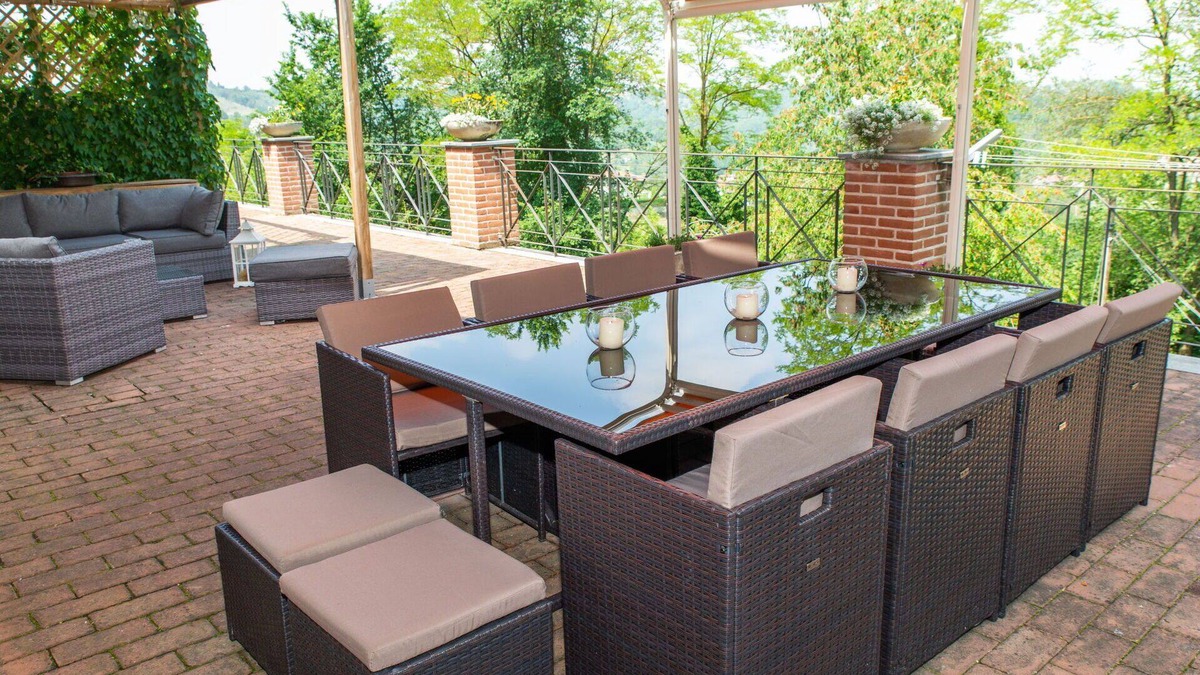 Ovada House | Stunning private villa for 12 people with hot tub, WIFI, private pool, A/C, terrace and pets all.