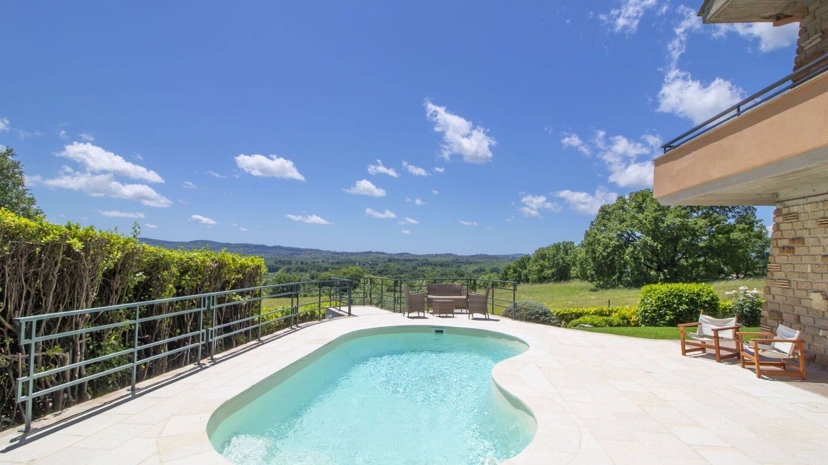 Sutri Villa | Stunning private villa for 11 people with WIFI, private pool, A/C, TV, terrace and pets allowed
