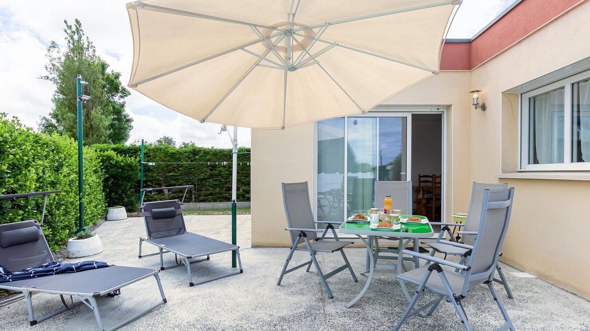 Kerlouan House | Stunning private villa for 4 people with WIFI, TV, terrace and pets allowed